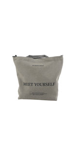 حقيبة كتف نسائية قماش خضراء "Meet Yourself"